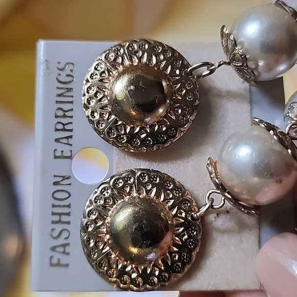 Elegant Gold Tone  and Faux Pearl Drop Earrings - Picture 5 of 5
